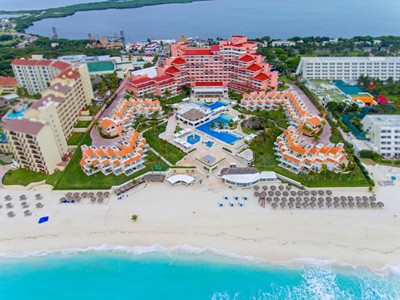 Wyndham Grand Cancun ALL-Inclusive Resort & Villas
